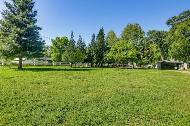 17180 Clover Rd, Penn Valley, CA 95946