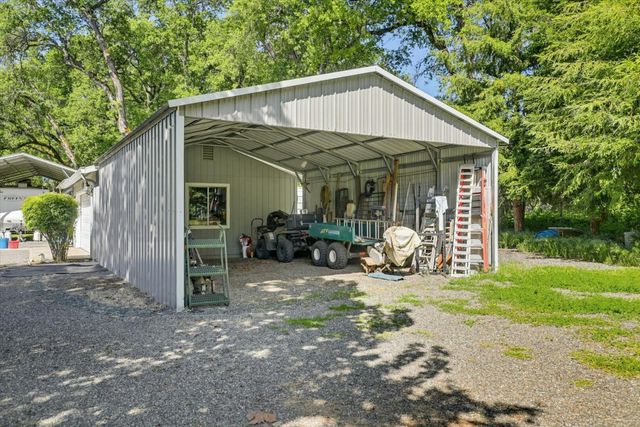 17180 Clover Rd, Penn Valley, CA 95946