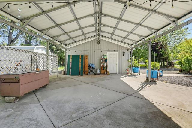 17180 Clover Rd, Penn Valley, CA 95946