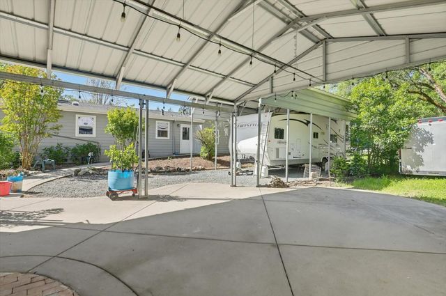 17180 Clover Rd, Penn Valley, CA 95946