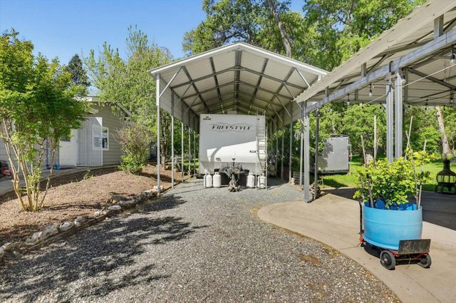 17180 Clover Rd, Penn Valley, CA 95946