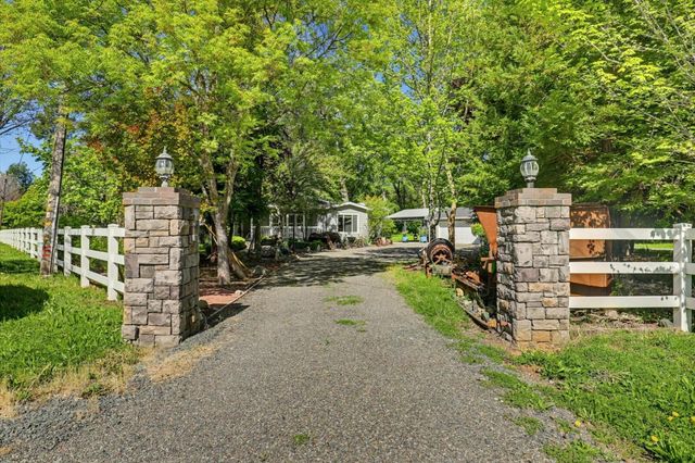 17180 Clover Rd, Penn Valley, CA 95946