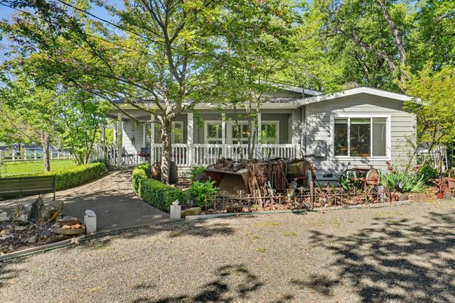 17180 Clover Rd, Penn Valley, CA 95946
