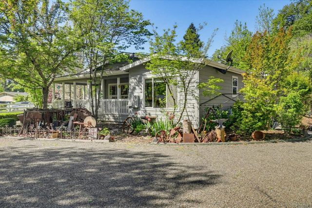 17180 Clover Rd, Penn Valley, CA 95946