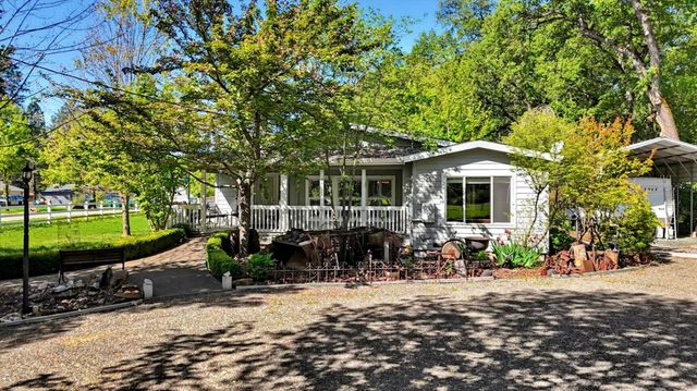 17180 Clover Rd, Penn Valley, CA 95946