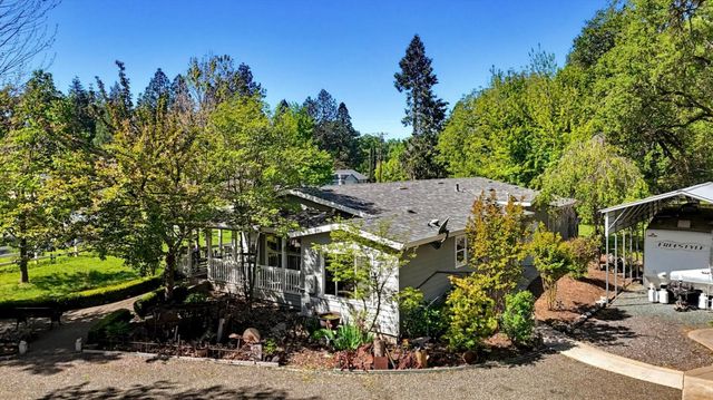 17180 Clover Rd, Penn Valley, CA 95946