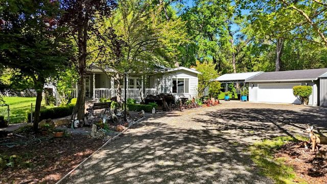 17180 Clover Rd, Penn Valley, CA 95946