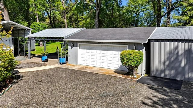 17180 Clover Rd, Penn Valley, CA 95946