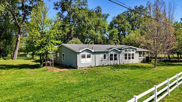 17180 Clover Rd, Penn Valley, CA 95946