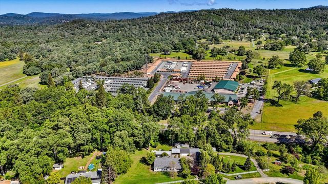 17180 Clover Rd, Penn Valley, CA 95946