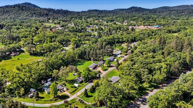 17180 Clover Rd, Penn Valley, CA 95946
