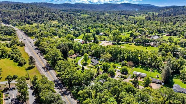 17180 Clover Rd, Penn Valley, CA 95946