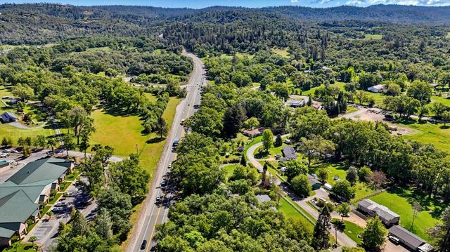 17180 Clover Rd, Penn Valley, CA 95946