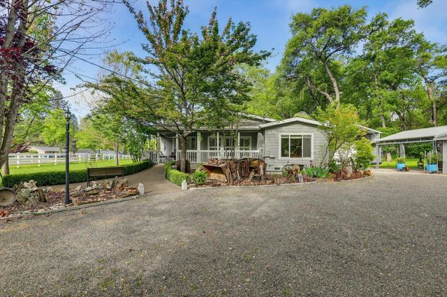 17180 Clover Rd, Penn Valley, CA 95946