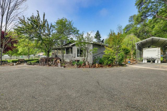 17180 Clover Rd, Penn Valley, CA 95946