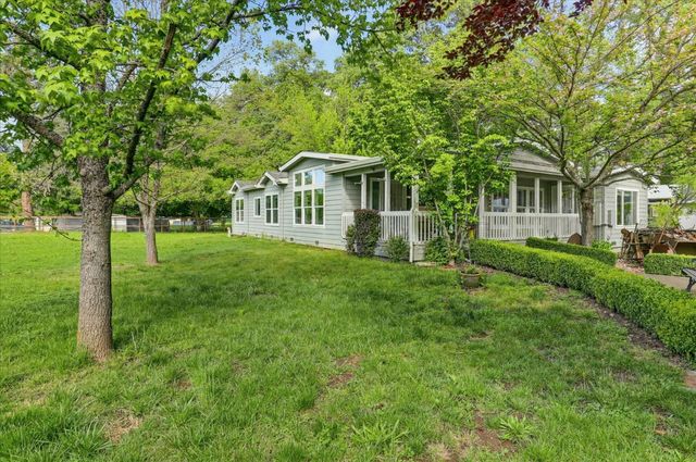 17180 Clover Rd, Penn Valley, CA 95946