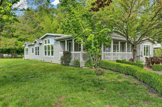 17180 Clover Rd, Penn Valley, CA 95946