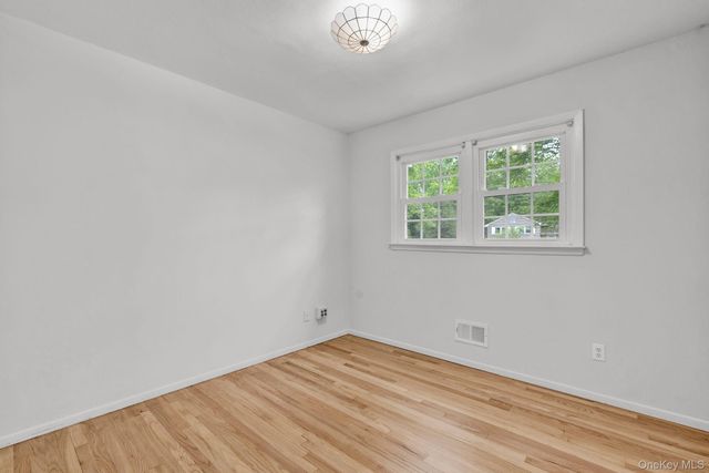 16 Oak Road, New City, NY 10956