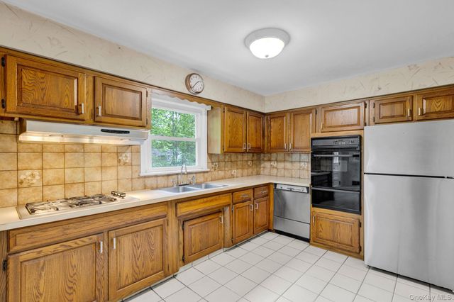 16 Oak Road, New City, NY 10956