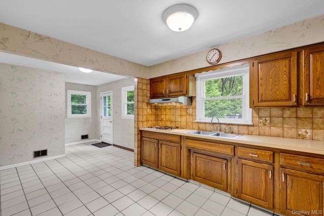 16 Oak Road, New City, NY 10956
