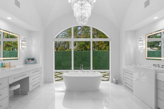111 Via Palacio, Palm Beach Gardens, FL 33418