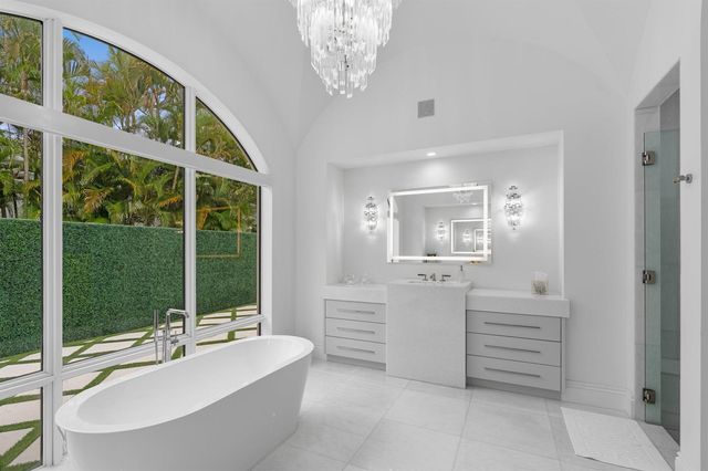 111 Via Palacio, Palm Beach Gardens, FL 33418