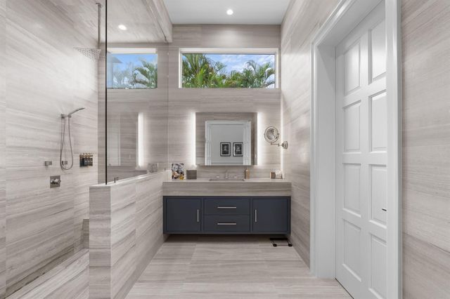 111 Via Palacio, Palm Beach Gardens, FL 33418