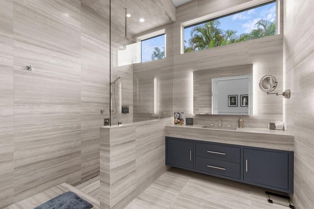 111 Via Palacio, Palm Beach Gardens, FL 33418
