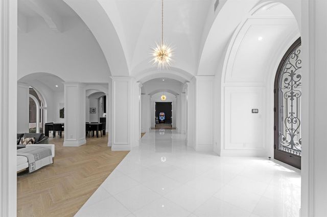 111 Via Palacio, Palm Beach Gardens, FL 33418