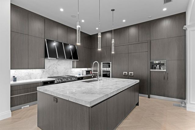 111 Via Palacio, Palm Beach Gardens, FL 33418