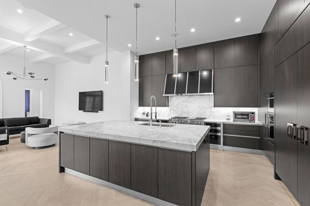 111 Via Palacio, Palm Beach Gardens, FL 33418