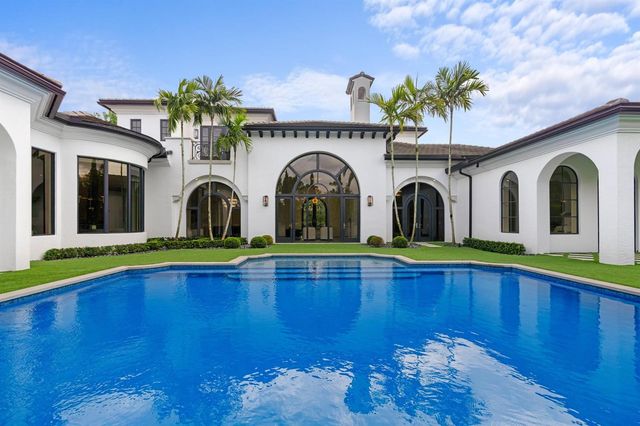111 Via Palacio, Palm Beach Gardens, FL 33418