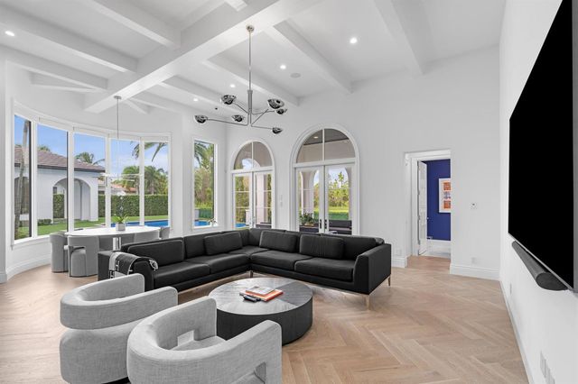 111 Via Palacio, Palm Beach Gardens, FL 33418