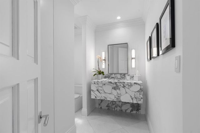 111 Via Palacio, Palm Beach Gardens, FL 33418