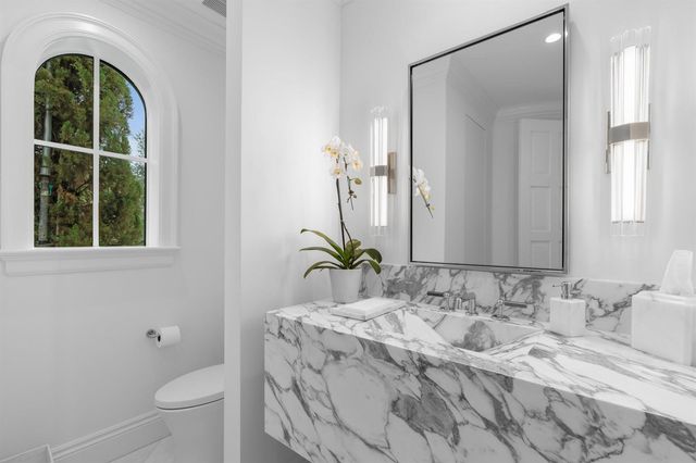111 Via Palacio, Palm Beach Gardens, FL 33418