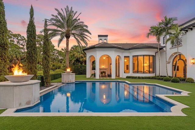 111 Via Palacio, Palm Beach Gardens, FL 33418
