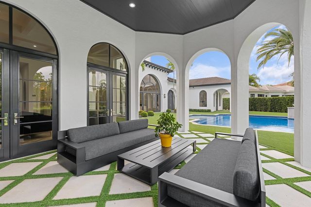 111 Via Palacio, Palm Beach Gardens, FL 33418