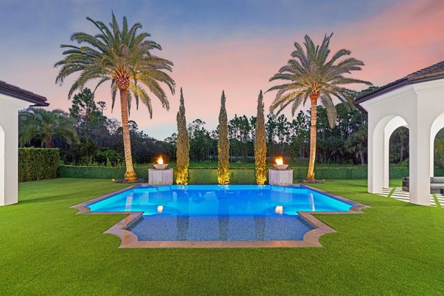 111 Via Palacio, Palm Beach Gardens, FL 33418