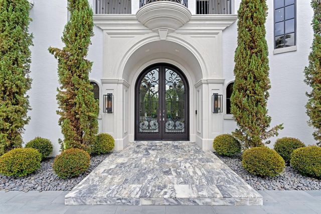 111 Via Palacio, Palm Beach Gardens, FL 33418
