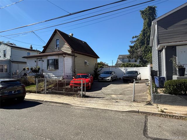 171 Holland, Elmont, NY 11003