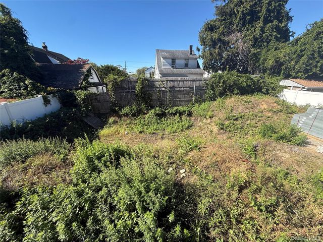 171 Holland, Elmont, NY 11003