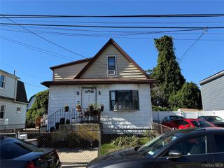 171 Holland, Elmont, NY 11003