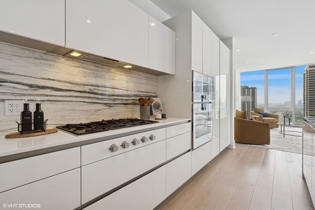 363 E Wacker Drive 1903, Chicago, IL 60601