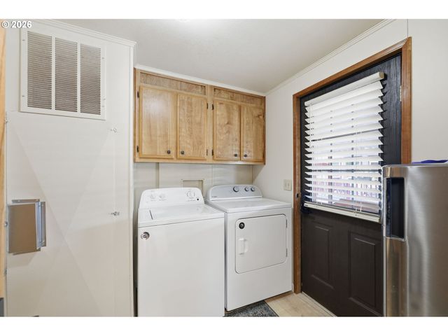 1199 N TERRY St 137, Eugene, OR 97402