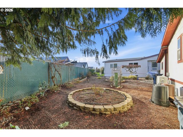 1199 N TERRY St 137, Eugene, OR 97402