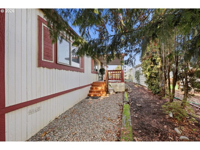 1199 N TERRY St 137, Eugene, OR 97402