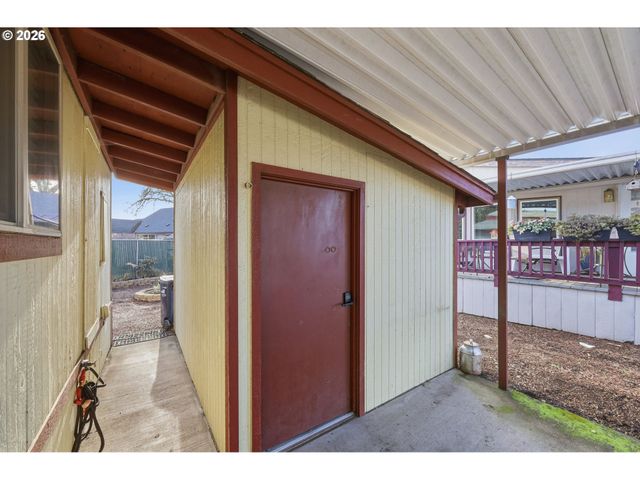 1199 N TERRY St 137, Eugene, OR 97402