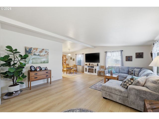 1199 N TERRY St 137, Eugene, OR 97402