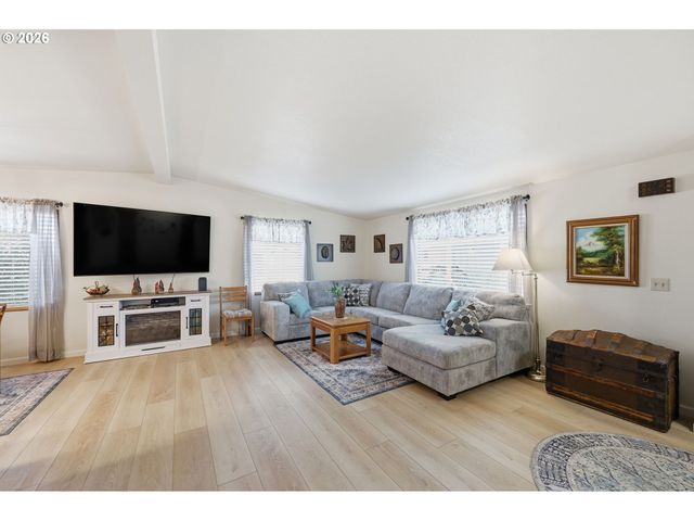 1199 N TERRY St 137, Eugene, OR 97402