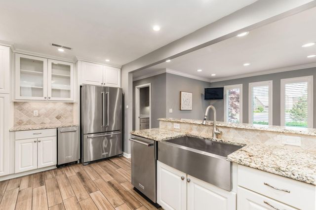 8758 Dunsinane Drive, Dublin, OH 43017